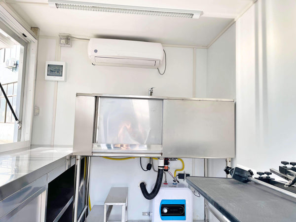 Mobile Dog Grooming Trailer - Streamliner Model