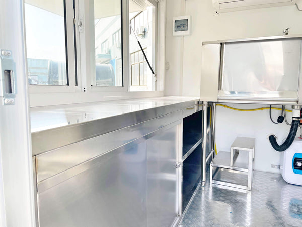 Mobile Dog Grooming Trailer - Streamliner Model