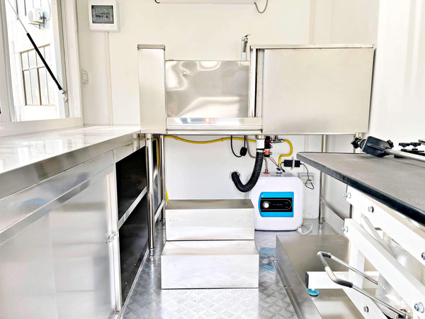 Mobile Dog Grooming Trailer - Streamliner Model